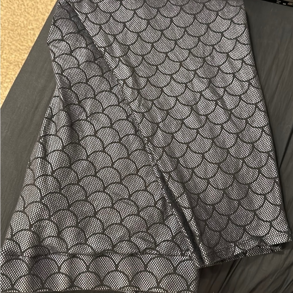Torrid size 5 fish scale leggings
